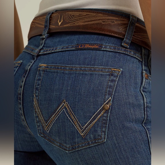Wrangler Q Baby Boot Cut The Ultimate Riding Jean, Size 9/10 x 32 - Picture 1 of 12